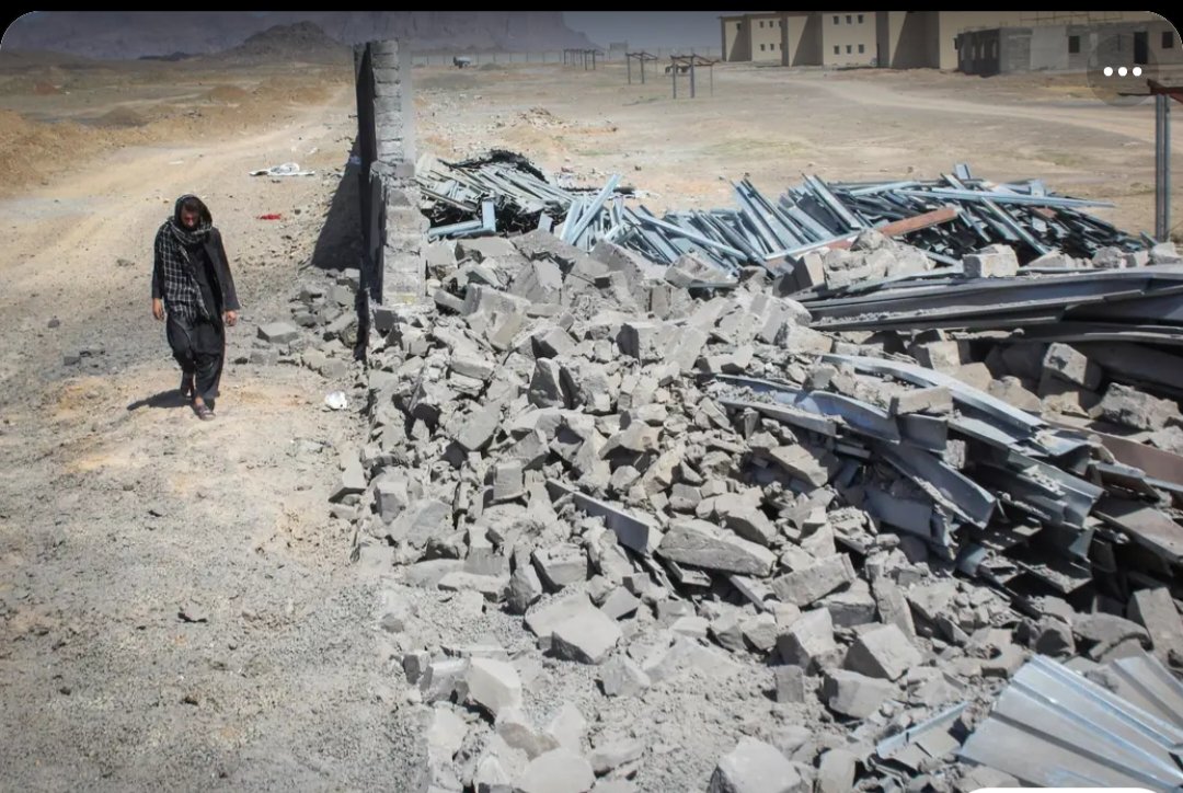 ब्रेकिंग न्यूज़ 🚨 

मिडल ईस्ट युद्ध में मध्यस्थता की पेशकश करने वाले पाकिस्तान ने अफगानिस्तान पर फिर से किया हमला।

ईद पर घोषित 5 दिन का अस्थाई युद्ध विराम खत्म
होने के बाद पाकिस्तान ने अफगानिस्तान के खिलाफ फिर से सैन्य अभियान शुरू कर दिया है।

अफगान मीडिया के मुताबिक नूरीस्थान