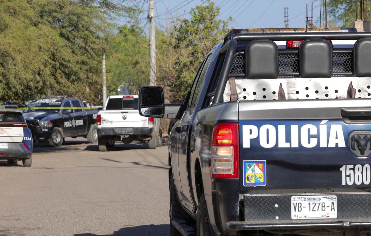 rfsonora's tweet image. 🚨 #Hermosillo | Investigan agresión armada en colonia Las Minitas

Elementos estatales y de la #AMIC atienden un ataque a balazos en la calle Vicente Rangel, donde una persona resultó lesionada.

La víctima fue trasladada a recibir atención médica, mientras autoridades mantienen