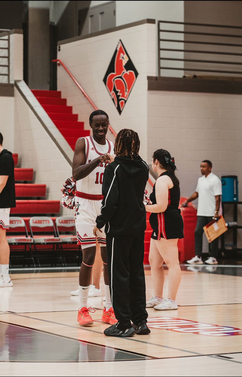 grindtimenyout's tweet photo. Nyout Arop (AVAILABLE) 
6’6 Guard
190 lbs 
1/2 yrs at Labette Community College @JucoRecruiting @JC4PT @JUCOadvocate 
@CoachMaine_NYC @toadkins7 @LabetteMBB_ https://t.co/LIggriloaR