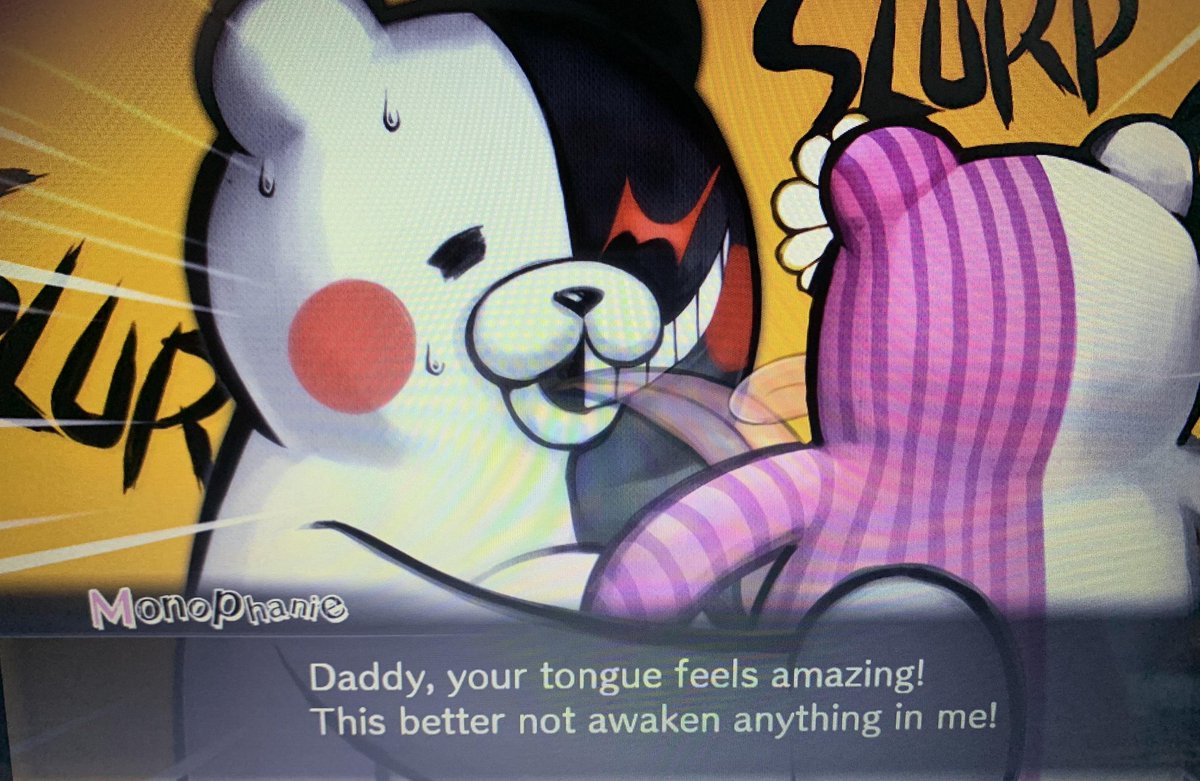 AwkwardMess tweet media