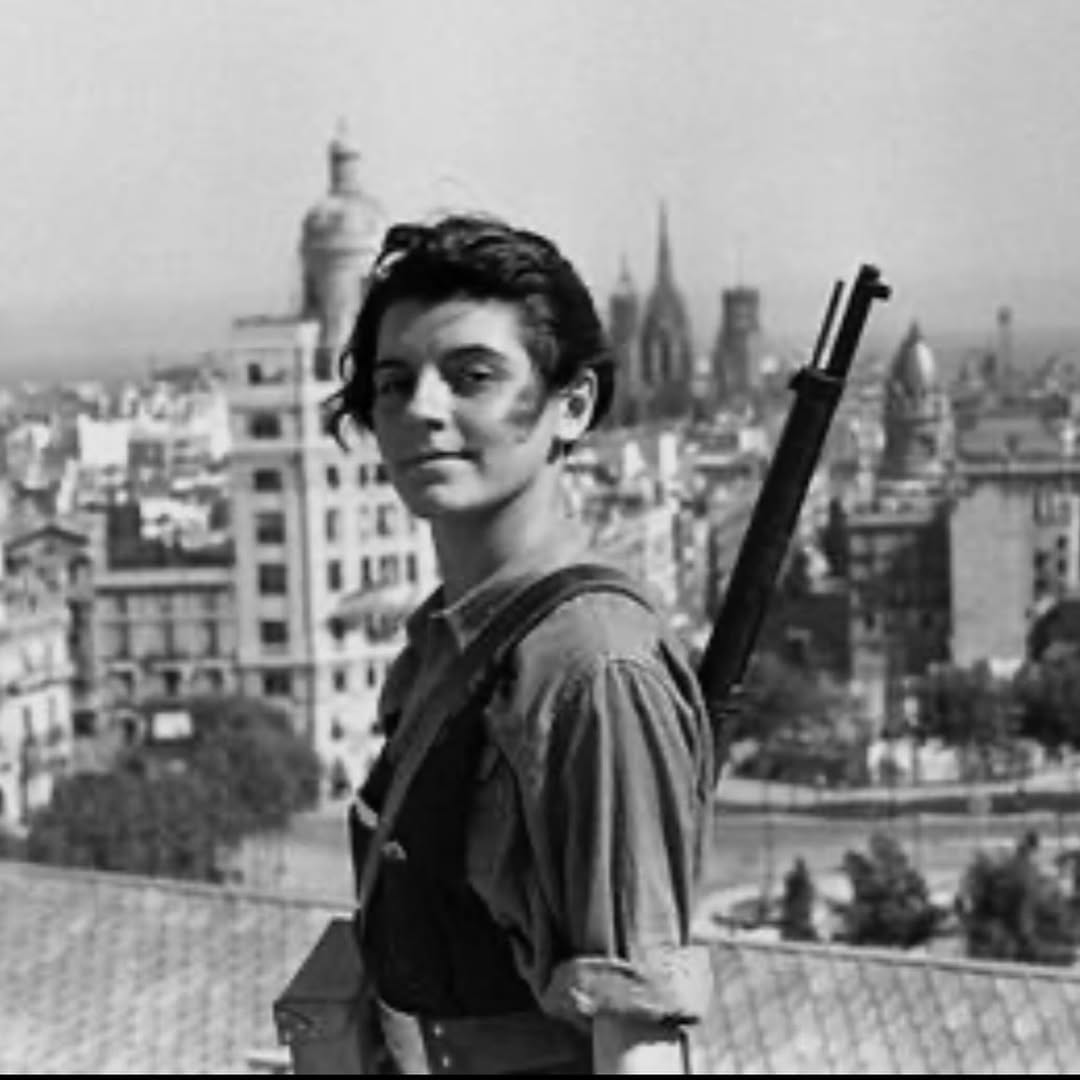 ultras_antifaa's tweet photo. Anti-fascist revolutionary women. https://t.co/MG9RQ9ycJS