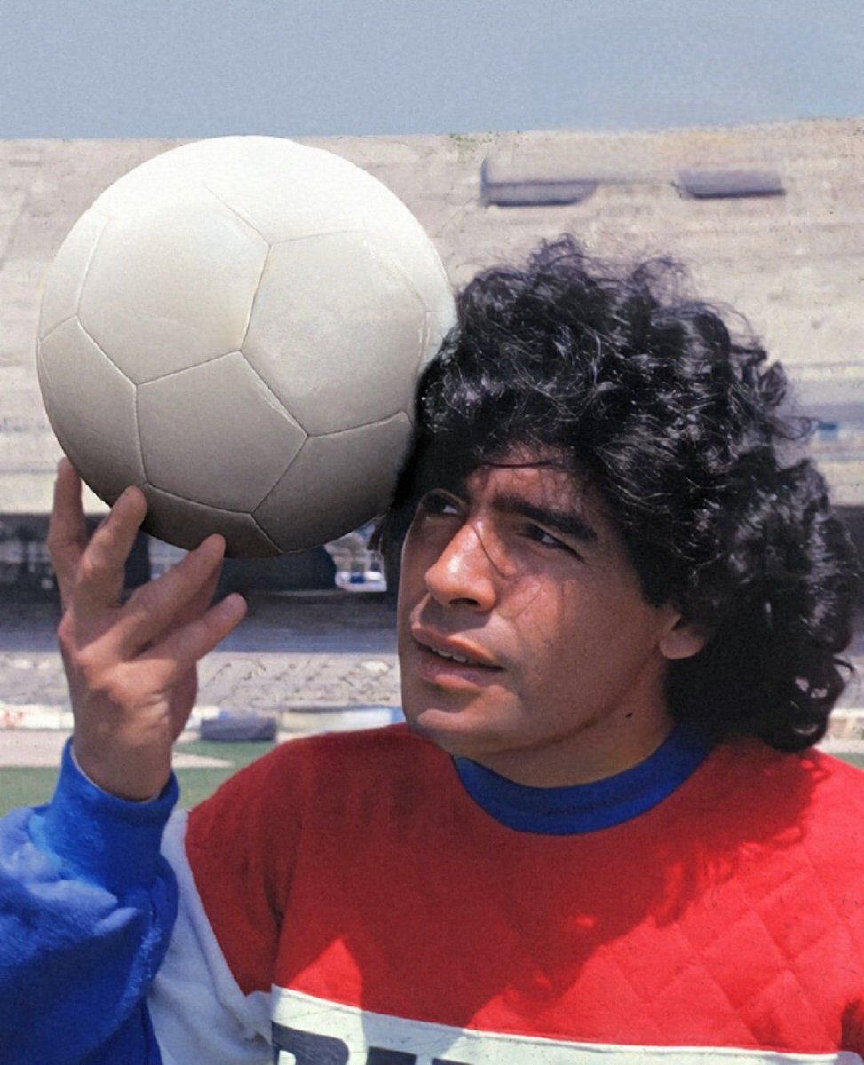 ¿En qué estará pensando Diego?
¿Qué estará imaginando el Diez?