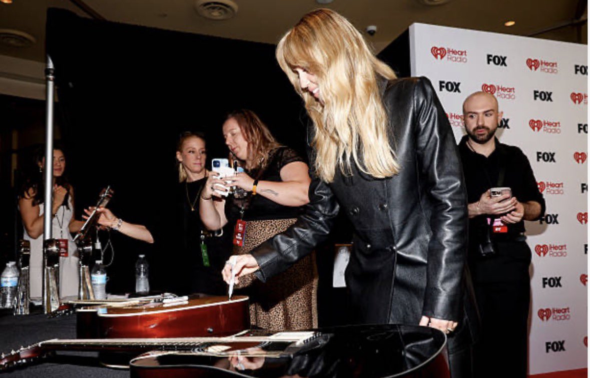 Miley Cyrus Noticias tweet media