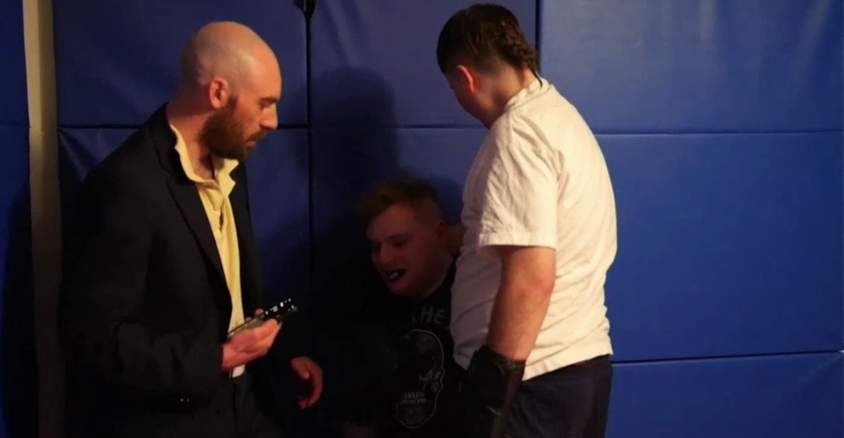 “Yeah buddy bet youw fwickin fink before messin wid pwoducshin again. It’ll be knucuw sandwich o cwock” #fishtanklive