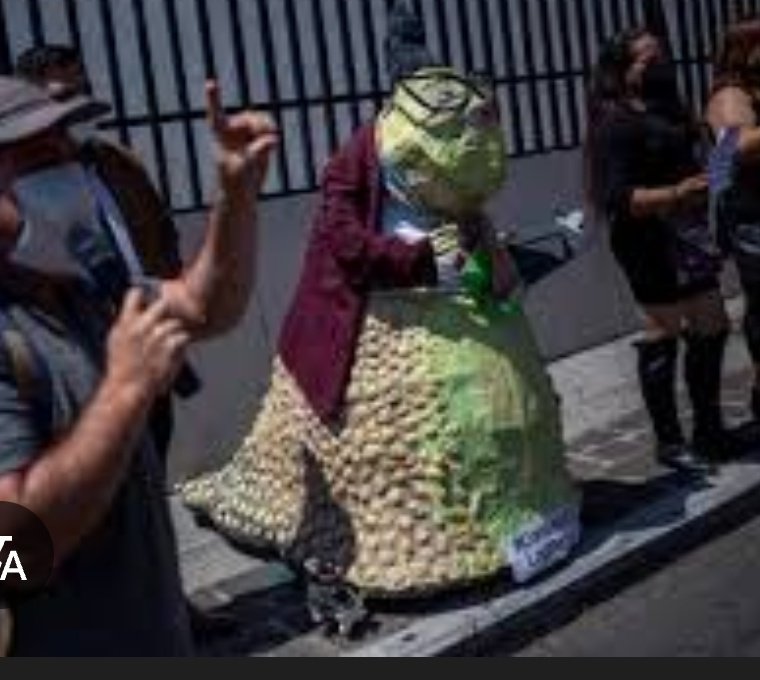 BrendaH2O66's tweet photo. "A ver,  a ver... ¿Quién lleva la batuta, el pueblo organizado o la vieja canuta?"

Practicando #Consigna para el 16 de mayo. 💪🏾 https://t.co/fIsMRnnUs4