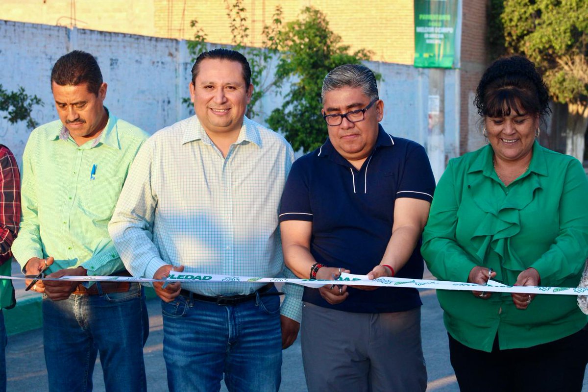lfernandogamez's tweet photo. Quedó inaugurado el reencarpetamiento de la calle Ocampo en #SoledadDeGracianoSánchez, una obra que mejora la movilidad y la calidad de vida de nuestras familias en el #Distrito09. 🚧✨
Con el trabajo y compromiso del alcalde @jmnavarromx, hoy vemos un nuevo Soledad: con progreso, desarrollo y resultados que sí se sienten en las calles.
¡Seguimos avanzando juntos! 💚
#ElCambioQueVivimos