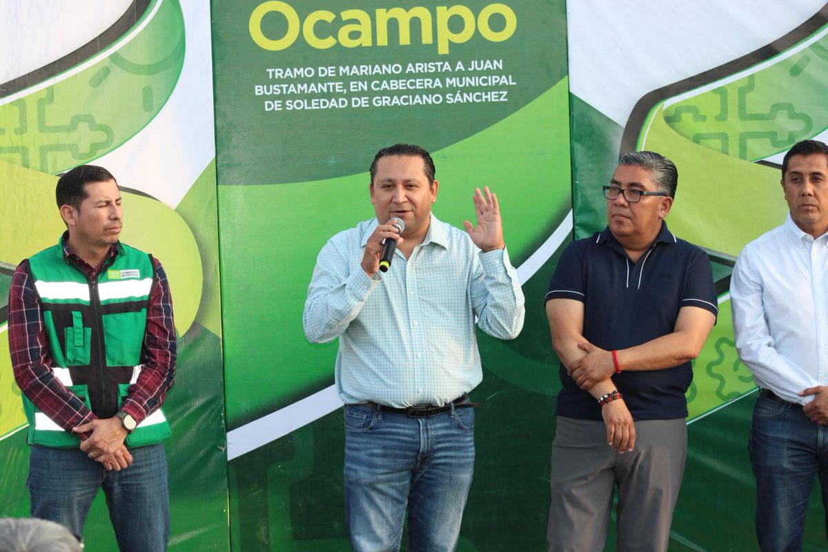 lfernandogamez's tweet photo. Quedó inaugurado el reencarpetamiento de la calle Ocampo en #SoledadDeGracianoSánchez, una obra que mejora la movilidad y la calidad de vida de nuestras familias en el #Distrito09. 🚧✨
Con el trabajo y compromiso del alcalde @jmnavarromx, hoy vemos un nuevo Soledad: con progreso, desarrollo y resultados que sí se sienten en las calles.
¡Seguimos avanzando juntos! 💚
#ElCambioQueVivimos