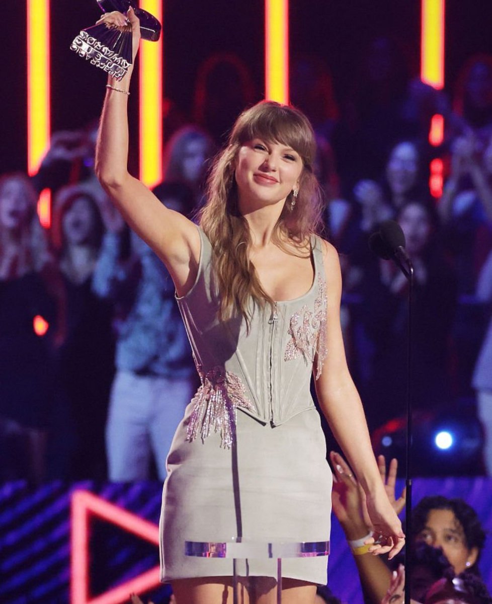 best of swift ❁ tweet media