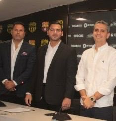 El País tweet media