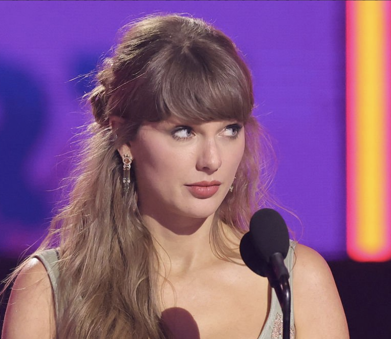 hantalkstaylor's tweet photo. me when someone says they don't like taylor swift https://t.co/xmTL06OS8s