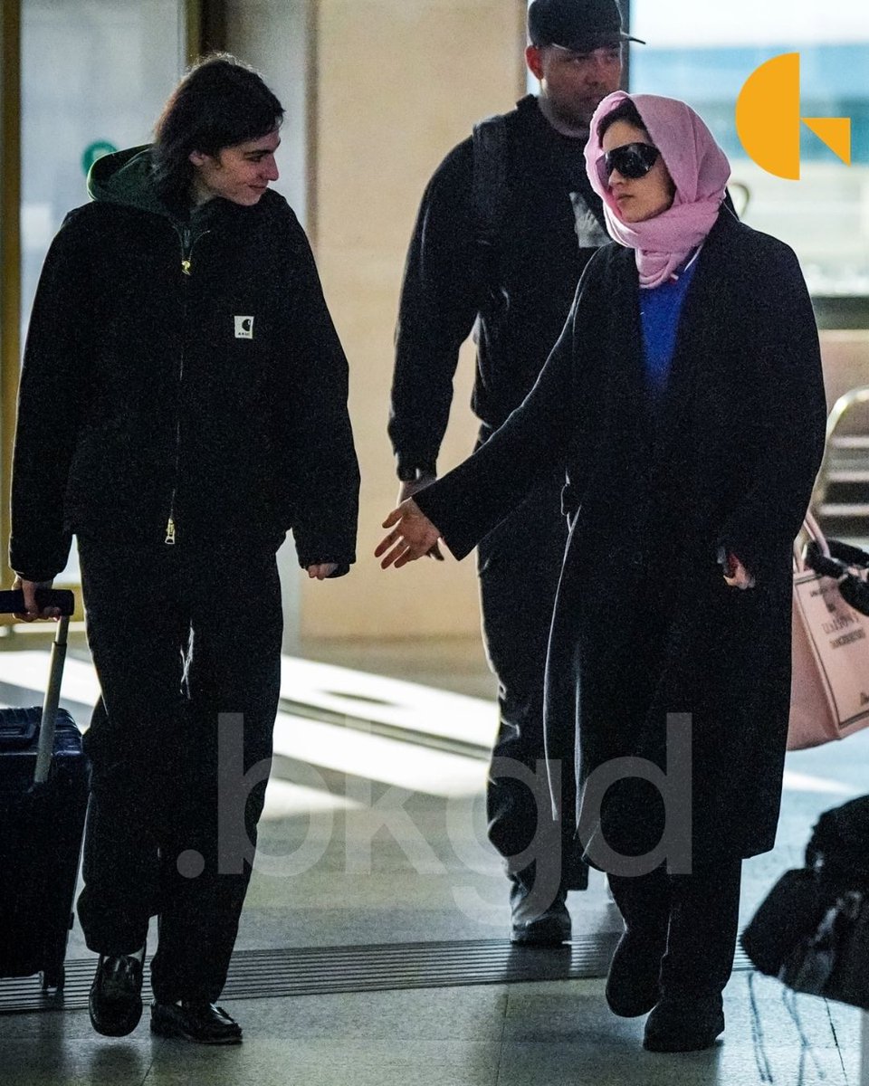 C ᥫ᭡ tweet media