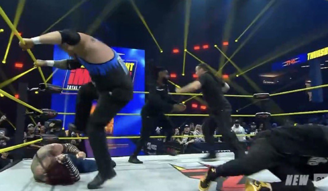 قوانين الحلبة tweet media