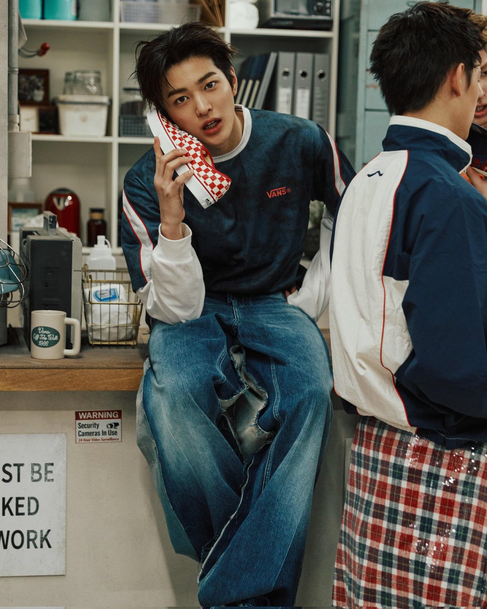 [260327] VANS

@.vans mengunggah foto bersama CORTIS!

1/2
#CORTIS #코르티스 #GREENGREEN