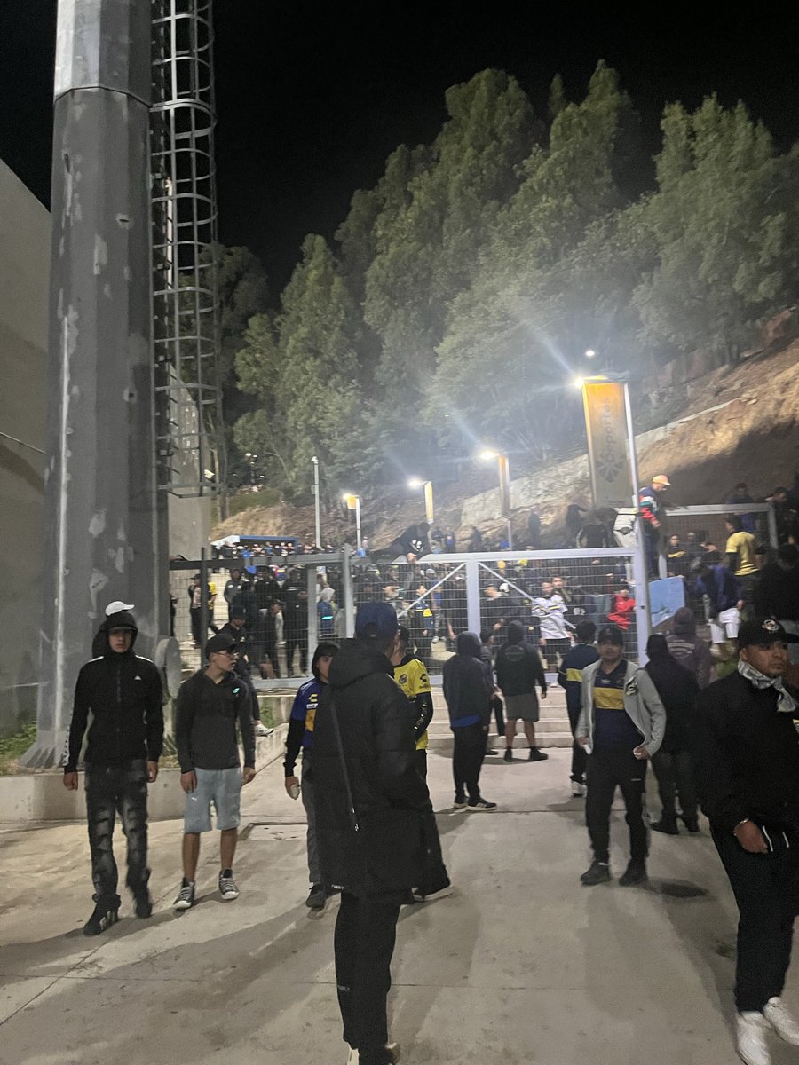 Wachouros EN LA 🅱️ tweet media