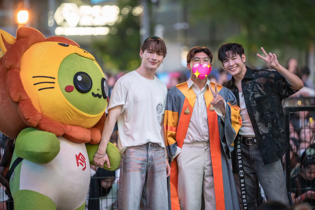 กันกอ tweet media