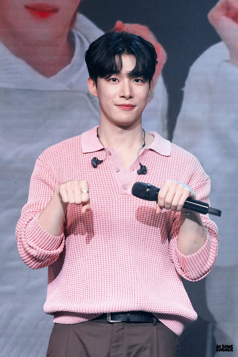 인유어코너 tweet media