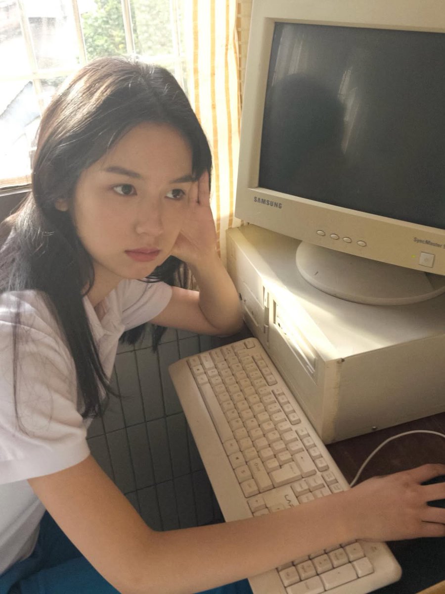 Yezi by the sea tweet media