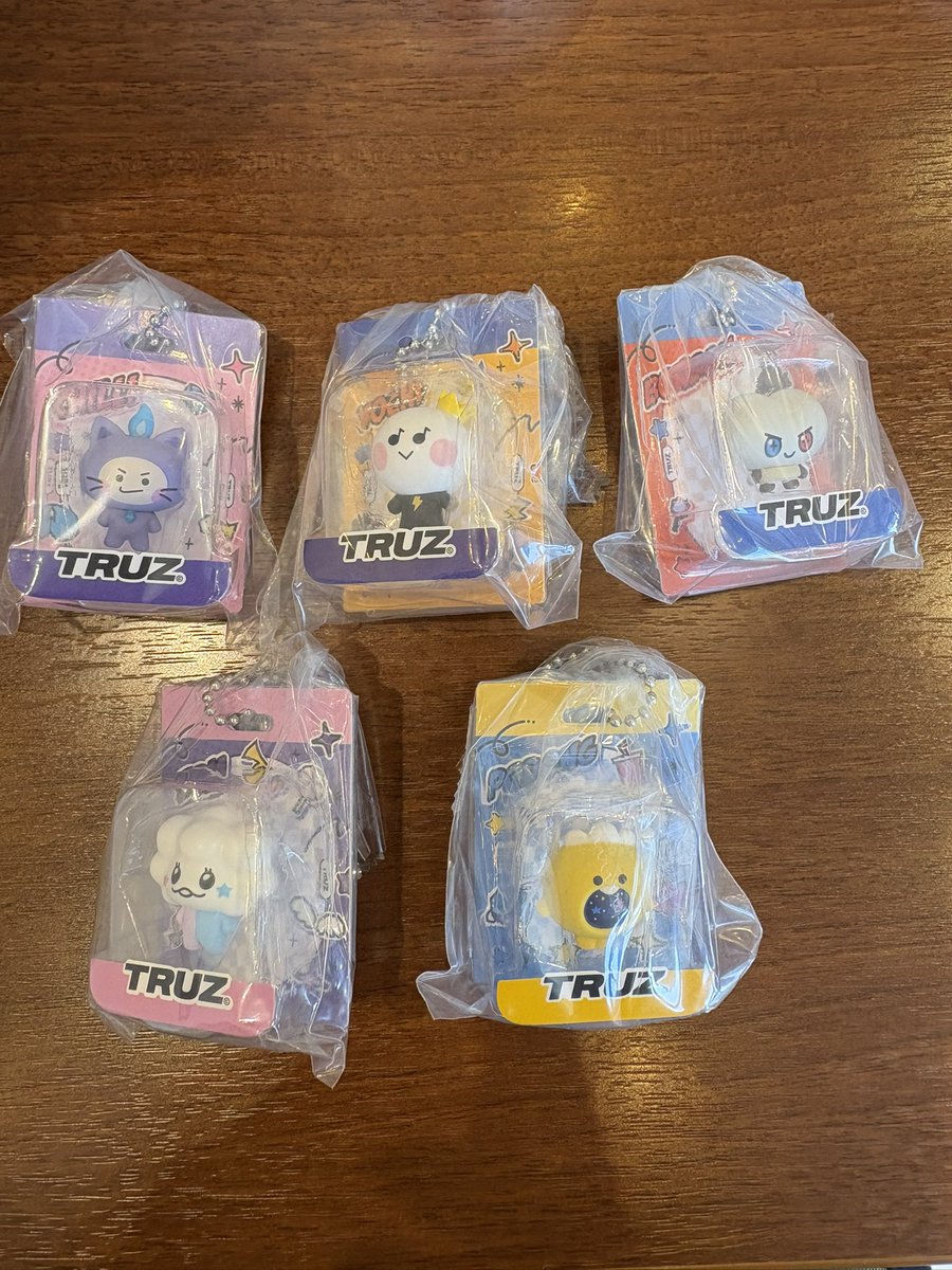 kschaooo's tweet photo. TRUZのガチャやっと見つけてロミー出るまで回した🥺交換か買取したい方いましたら！

譲 チリ ヨチ ボンボン ソル ポドン
求 買取 または ロミー

#treasure
#交換
#TRUZ
#ガチャ https://t.co/JNoR0J4FKw