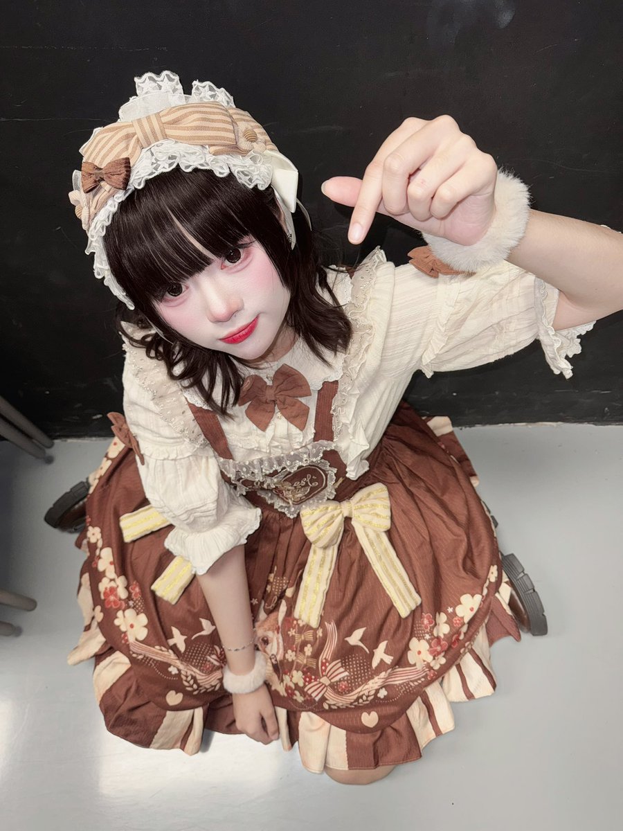 จั๊นรักสีน้ำตาล u ^ u 🤎
จั๊นเป็นทีรามิสุ 🍰