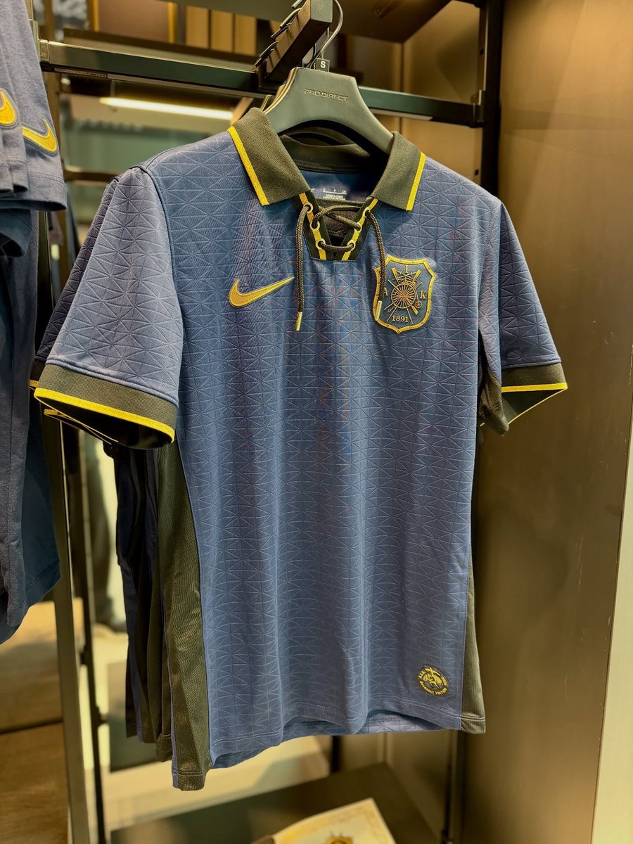 Kit of the Day tweet media