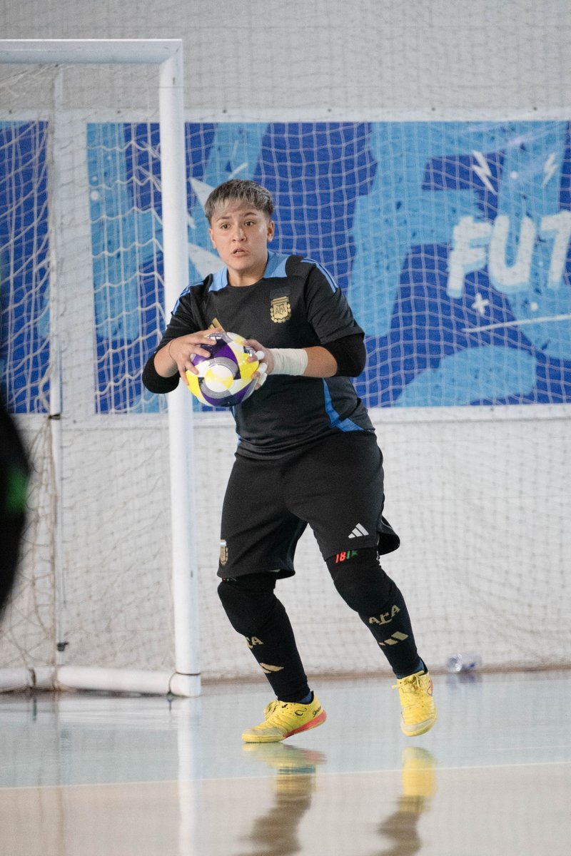 Argentina's tweet photo. #Futsal La Selección #Sub17 #Femenina realizó una práctica con el Club Pinocho.
📰 https://t.co/pUiWUskUL7
¡Continuamos con la preparación para los Juegos Suramericanos! 💪💪💪
#EquipoARG 🇦🇷 https://t.co/Ln647OSaHy