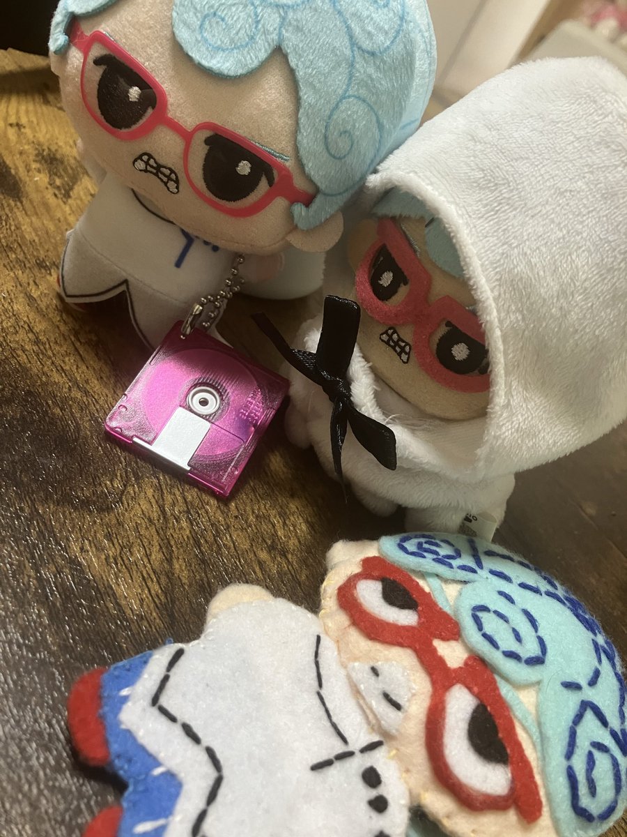 やっっと手に入れることができた‼︎
ほんとにベイビー顔でかわいすぎ🥰ずっとにやにやしてる(下にいるのは昔自作した❄️)