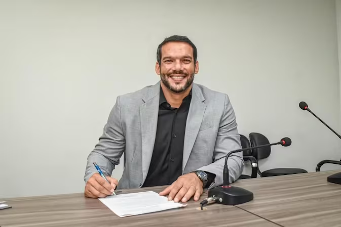 Liga_NacionalBR's tweet photo. Amanhã, às 21h00 (Salvador-BA), na sede da AFFB, o presidente João Pedro Lima concederá uma entrevista aos jornalistas. 🇧🇷
A ideia é explicar sobre a comunidade, o bem-estar entre as equipes e o novo sistema em relação aos administradores.
#AFFB | #LigaNacionalBR https://t.co/FABYVUfnz6