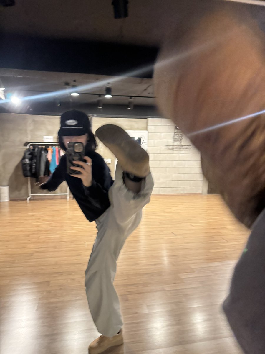 닌히 tweet media