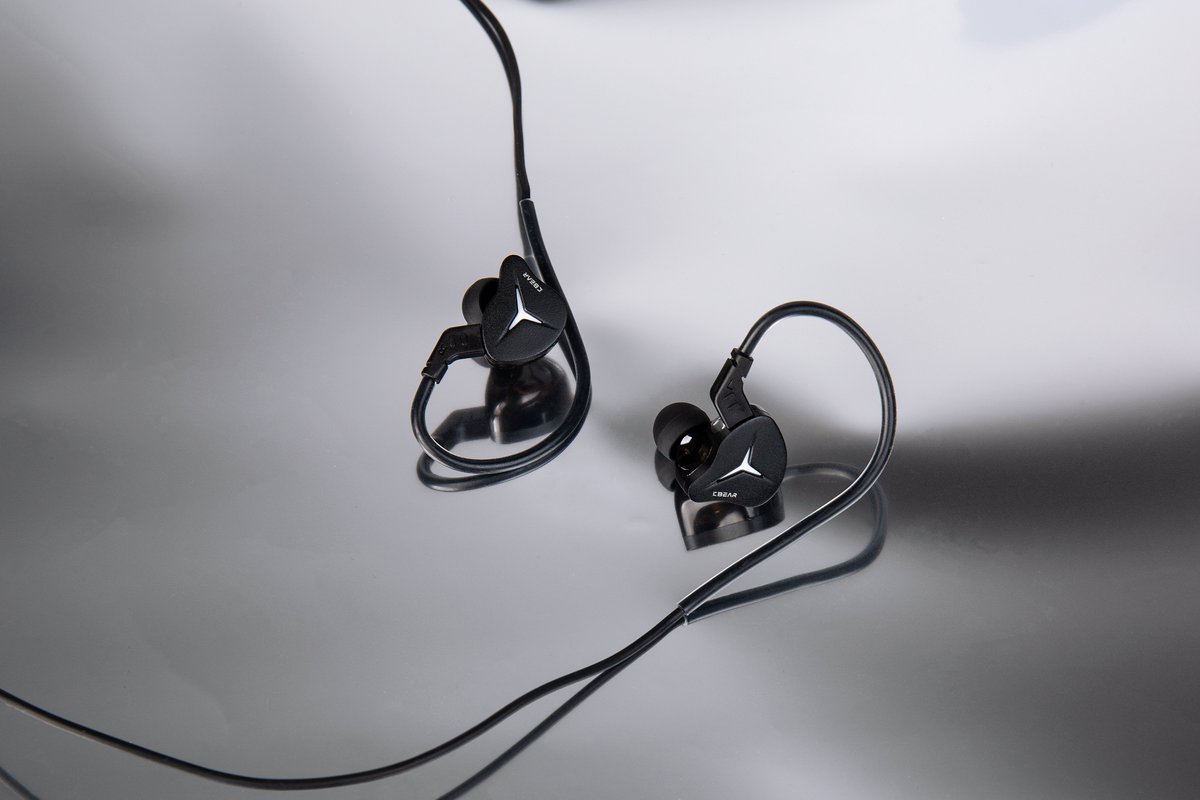 Kbear_Global's tweet image. Tired of noisy, hissing earphones ruining your game? 🎮❌🔊
KBEAR Venus features built‑in DSP Smartlink M200 and a noise‑free circuit to cut all static and background interference.
#audiophile #earphones #earphone #IEM #cheap #audio