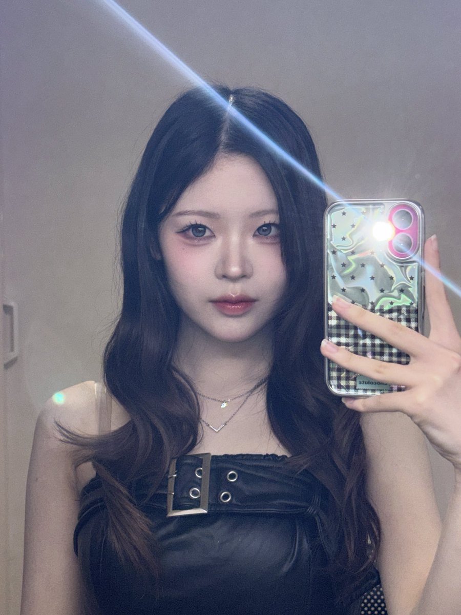 2face_official_'s tweet image. ［📸💛］

最近は少し寒いけど今日も一日頑張りましょう~💛☘️

#2FACE
#NIKO