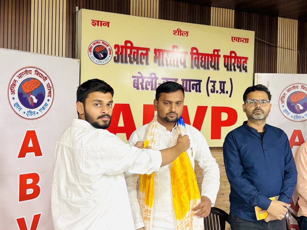 BareillyAbvp's tweet photo. आज अखिल भारतीय विद्यार्थी परिषद बरेली महानगर की महानगर कार्यकारणी बैठक विभाग कार्यालय बरेली में संपन्न हुई। बैठक में प्रांत संगठन मंत्री श्री अनुज ठाकुर जी का प्रवास रहा।
#ABVPBareilly #ABVPBraj #abvpvoice https://t.co/ezgWQFpj87