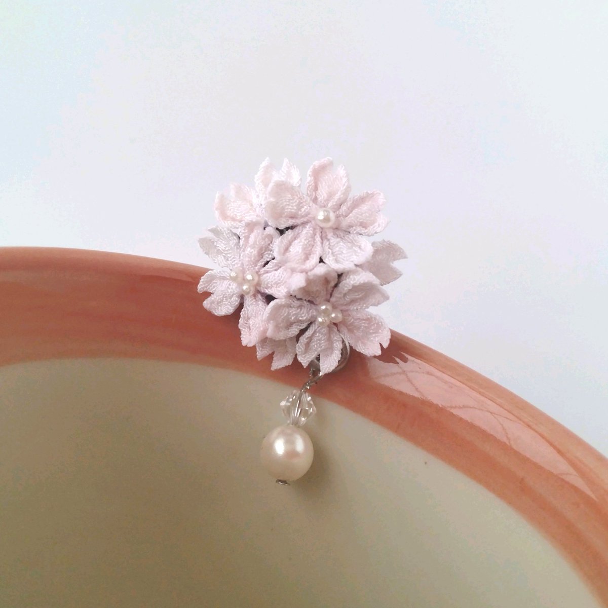 takemie2's tweet photo. 桜とパールビーズのポニーフック桜
結び目に挿すだけで簡単に使えるお手軽アイテム♪

Creema
https://t.co/cx8Ku4yycM

minne
https://t.co/UX4iPZl9v4

#minne_new　#Creema新作　#つまみ細工　#春アクセサリー　#桜 https://t.co/tQYRnGk8a3