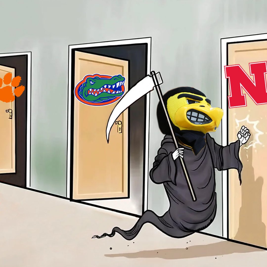 SportsCenter's tweet image. THE HAWKEYES ARE COMING 😳 

9-seed Iowa continues its magical March run into the Elite Eight 😤