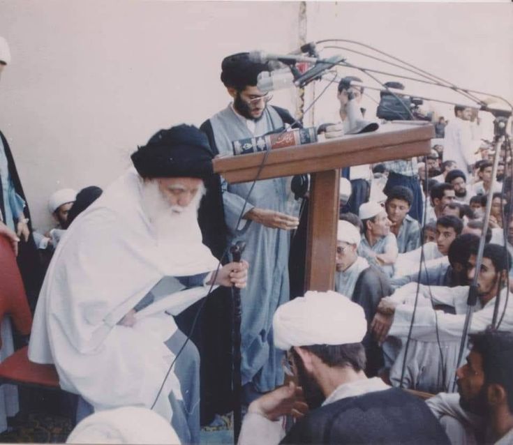 * الأقلون في زمن الغيبة
ويبقى الأقلّون عددًا صامدين مكافحين، تشتدّ إرادتهم وتقوى عزيمتهم ويشعرون باللذّة والفخر في مكافحة تيّارات الانحراف والفساد، وسيكون على أيدي أمثال هؤلاء تحقيق الهدف الإلهي الأسمى، وتطبيق الأُطروحة الكاملة الشاملة. 

الشهيد السيد محمد الصدر (قدس سره).