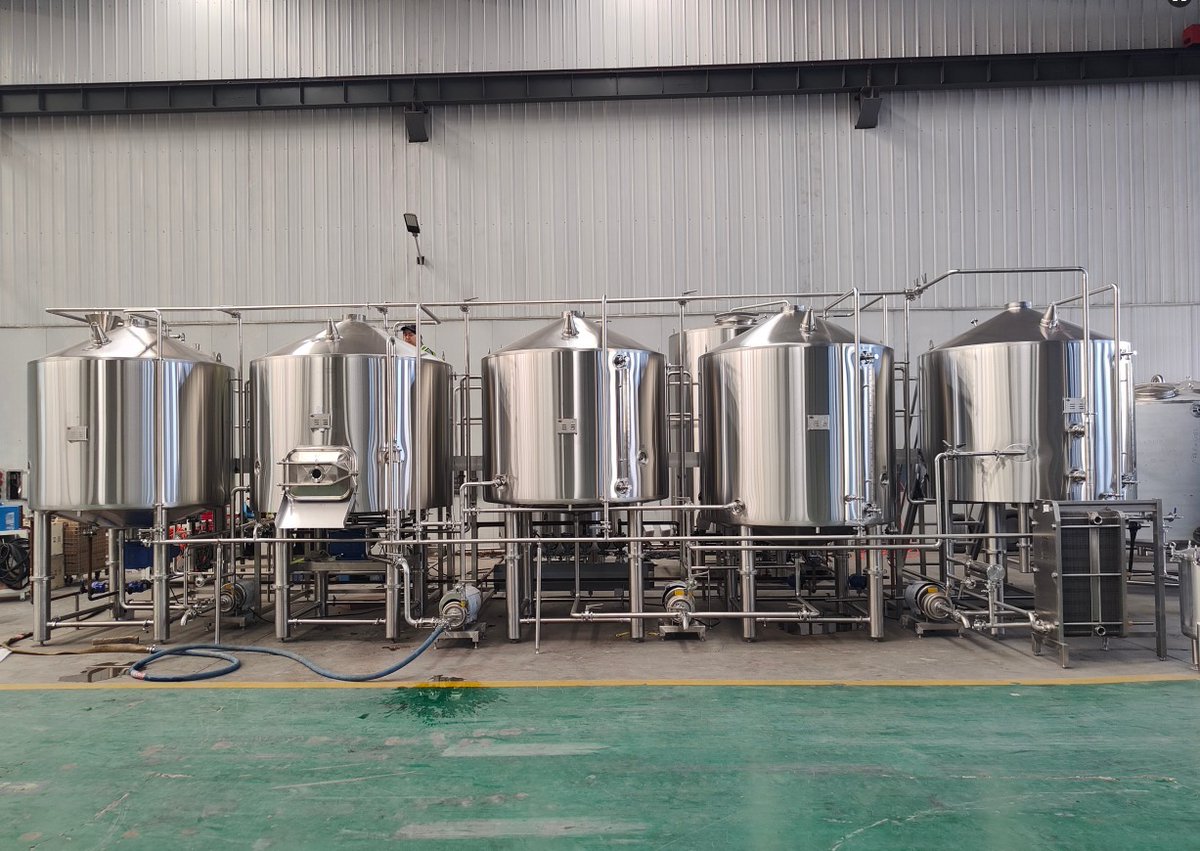 TharpVogel's tweet image. 🍻 Meet our 5-vessel brewhouse system! 🍻
Our new brewhouse – 5 separate vessels, each with its own unique role in creating the perfect batch! 🤩
Can you guess which tank does what? 🧐
Each one holds a secret, and we’re excited to share it with you.
#CraftBrewery #Brewhouse