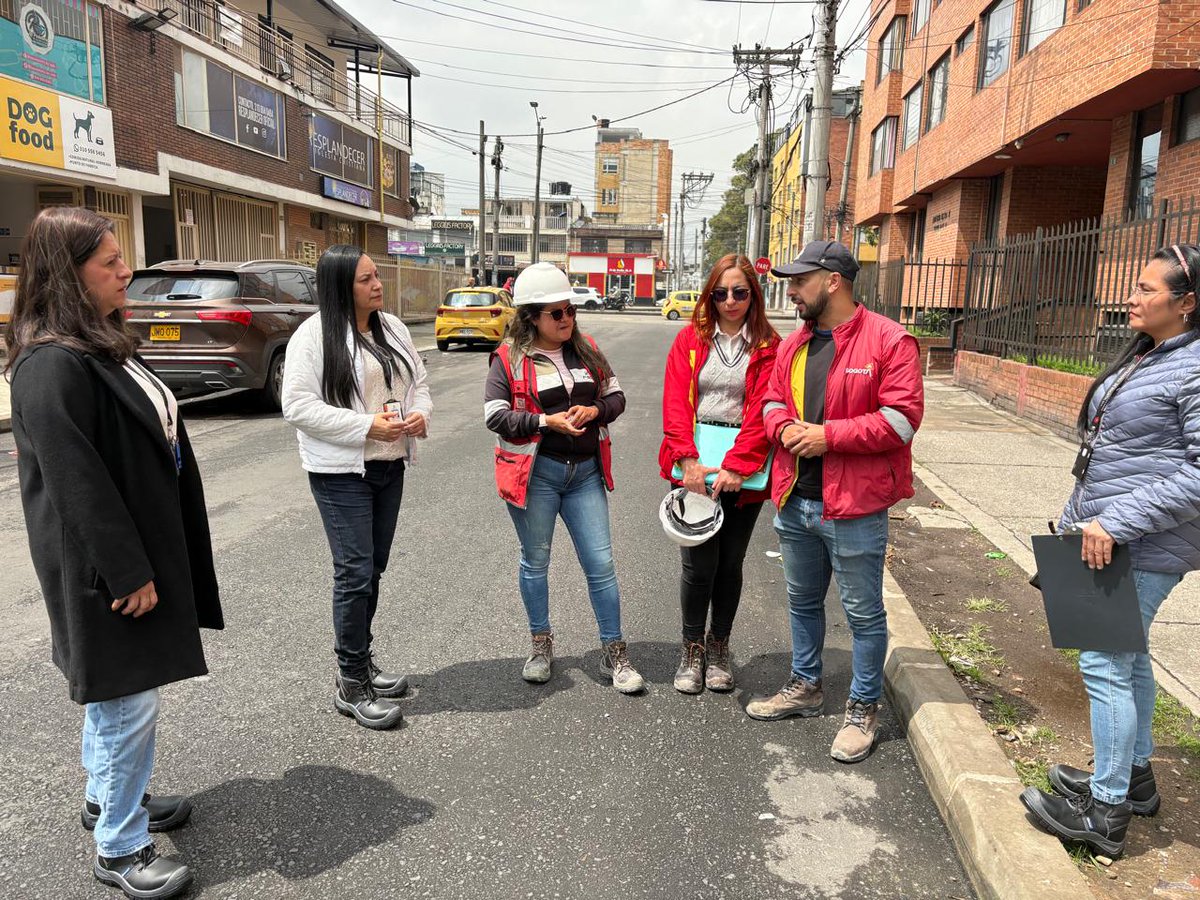 ContraloriaBta's tweet image. Realizamos seguimiento a las obras de malla vial en #PuenteAranda, por un valor superior a los $9⃣.5⃣0⃣0⃣ millones.

📊 Estas intervenciones registran un avance físico del 9⃣2⃣%.

Desde la #ContraloríaDeBogotá vigilamos constantemente su ejecución.