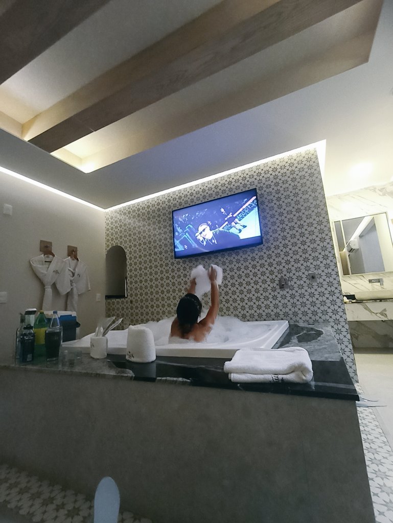 Sara&Leo_Sw1 tweet media