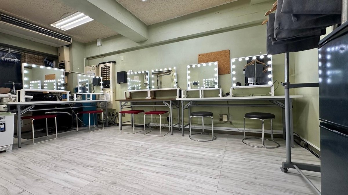 萬劇場（よろずげきじょう） tweet media