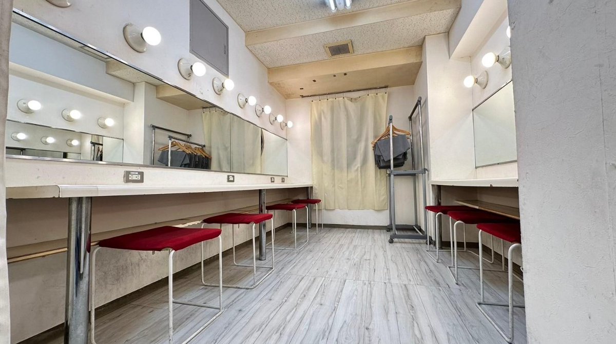 萬劇場（よろずげきじょう） tweet media