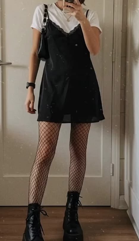 bookishsav's tweet photo. how does pinterest see you?  

✩ kpop idol 
✩ tattoo 
✩ nails 
✩ outfit https://t.co/EBqaDsYhyq