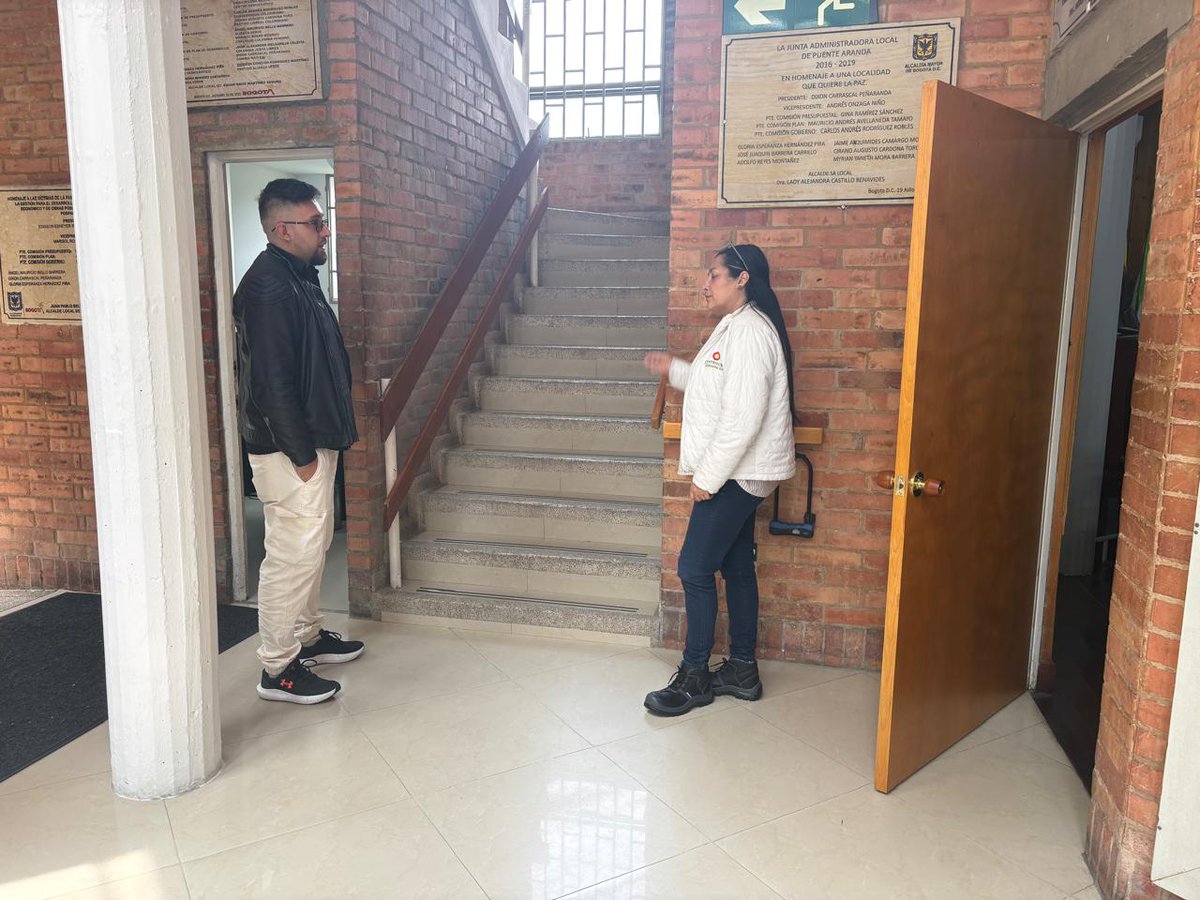 ContraloriaBta's tweet image. A través de la Gerencia Local de #PuenteAranda le ponemos la lupa al mantenimiento de la Alcaldía Local y la sede de la Junta Administradora Local (JAL).

Acá, se ejecutan recursos por $7⃣0⃣5⃣ millones y se evidencia un avance del 9⃣0⃣%.

#ContraloríaDeBogotá