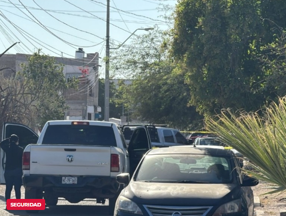 MnHermosillo's tweet image. ¡Código Rojo! 🚨🔫 Balean a un hombre en la colonia #LasMinitas de #Hermosillo. 🚔📉 Fuerte movilización de la #AMIC y #CruzRoja en el sector sur de la ciudad. 🚓🚑 ¿Hubo detenidos tras la persecución? 🧐🛑

Detalles: 🔗 meganoticias.mx/hermosillo/not…

#MeganoticiasHermosillo Ⓜ️