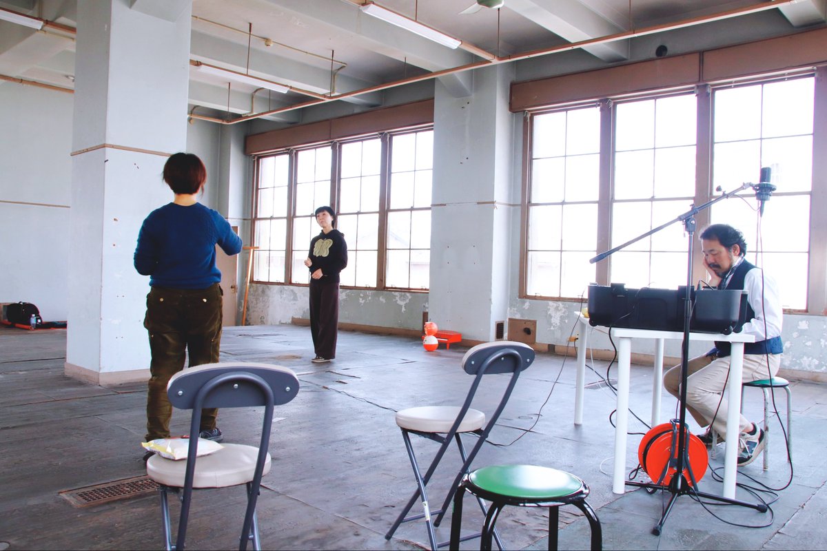 小屋入り2日目！

本日も音チェックからスタート🏃‍♀️💨
音響の田中さんも稽古から付きっきりで、めちゃくちゃ贅沢です。
劇場ではないこの空間で、こだわって作品づくりをしています。
ご来場いただき、ぜひお楽しみください☺️

🆙公演詳細
coquecal.wixsite.com/coquecal/gener…

🎫ご予約
docs.google.com/forms/d/e/1FAI…