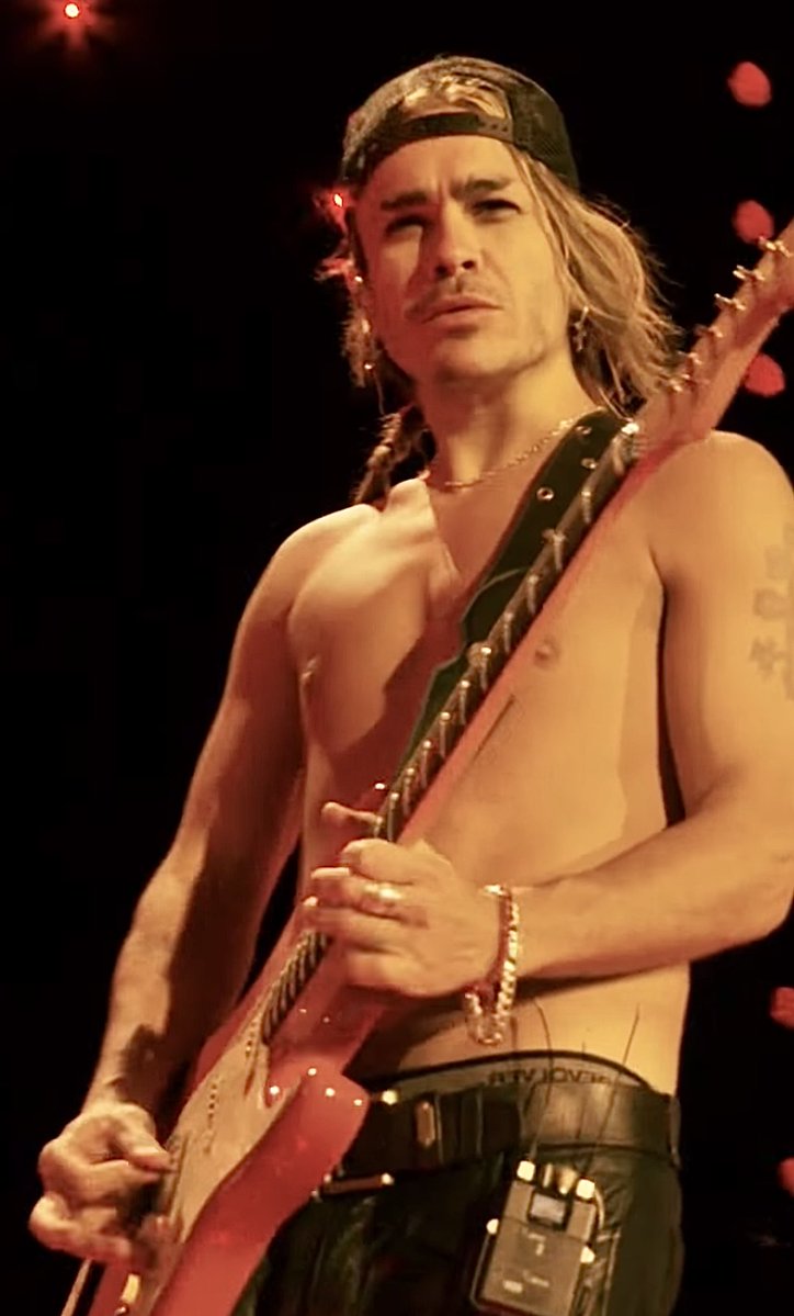 • BΛЯBI 🪭 tweet media