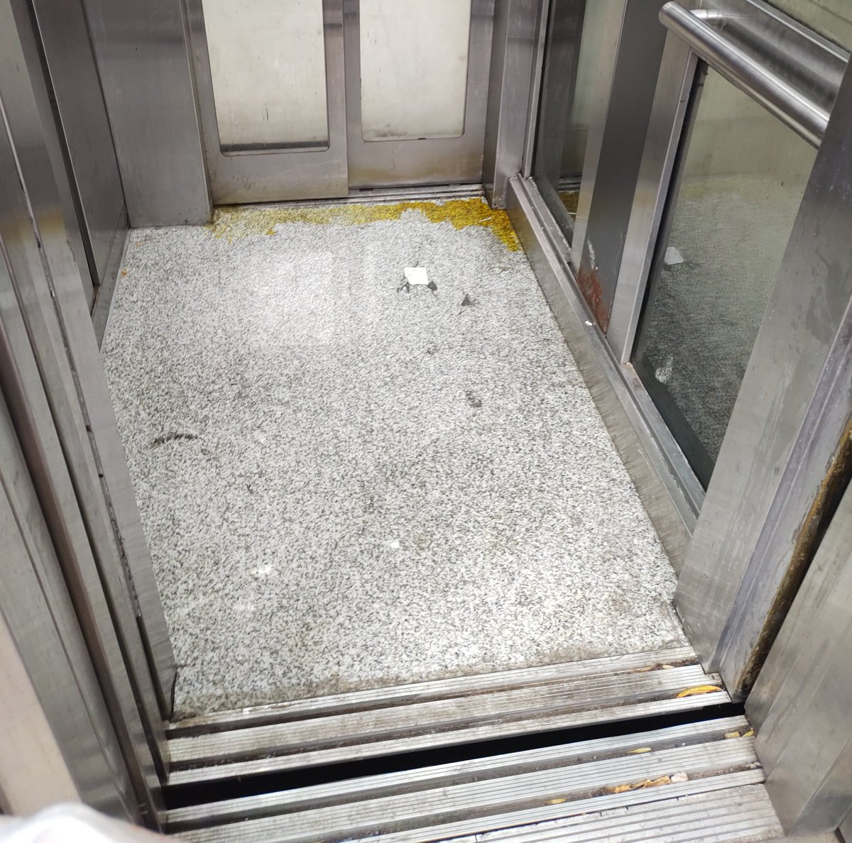 M a r i a n a tweet media