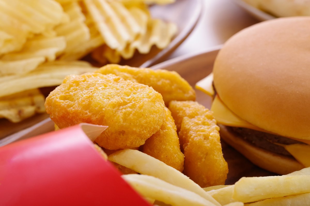 NewsMedical's tweet image. Ultra-processed foods may raise heart disease risk beyond just poor nutrition. Additives and inflammation could be the hidden danger. 🫀⚠️  news-medical.net/news/20260326/… #Heart #ProcessedFoods #Inflammation @CIRonlinejrl