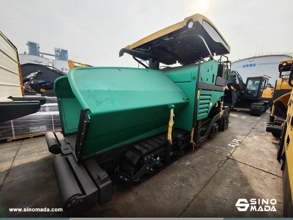 Sinomadacn's tweet photo. SINOMADA exported XCMG RP603 paver to Algeria 🇩🇿🛣️
6m paving width 🚧
129kW Cummins engine ⚙️
18.5T machine for stable paving 💪
Efficient solution for road construction
📧export@sinomada.com
#XCMG #Paver #RoadConstruction #Algeria https://t.co/g7SIXP2Gzi