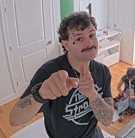 Chinese Bullet Time Groyper tweet media