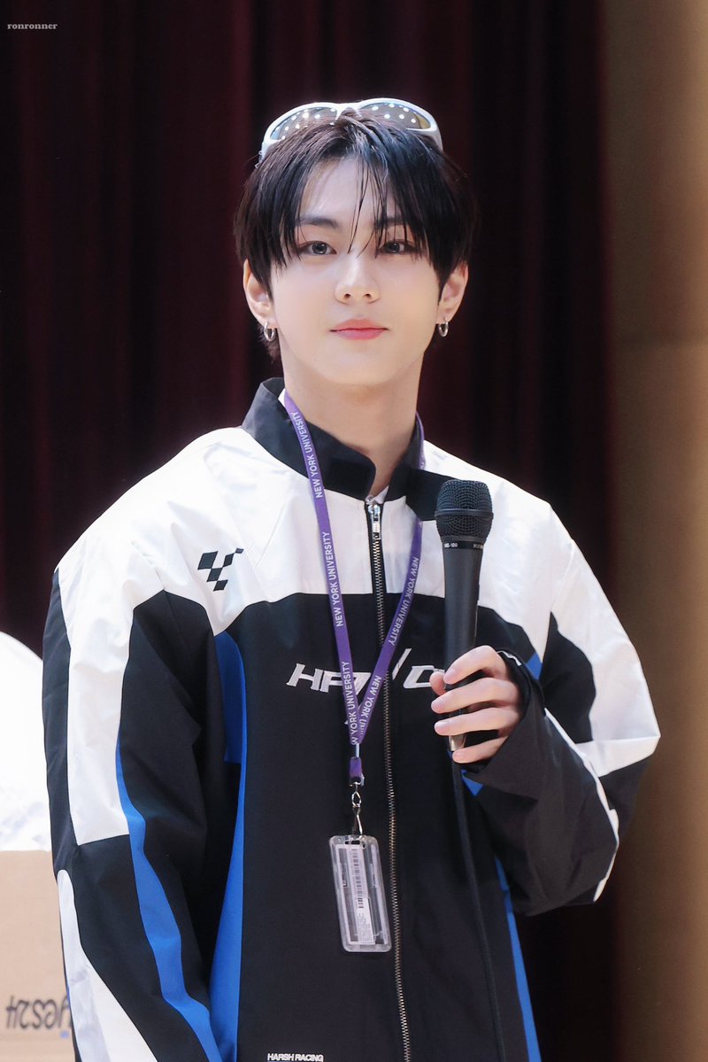 j —⋆⋆ tweet media