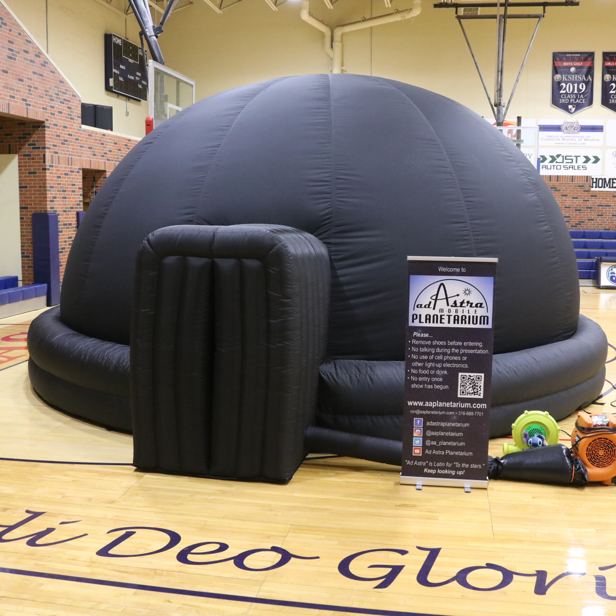 Day 1 of #planetarium shows for The Classical School in Wichita. It's always fun to come back to the same school to cover new material! Looking forward to more shows tomorrow. #portableplanetarium #adastra #wichitaks #classicalschool